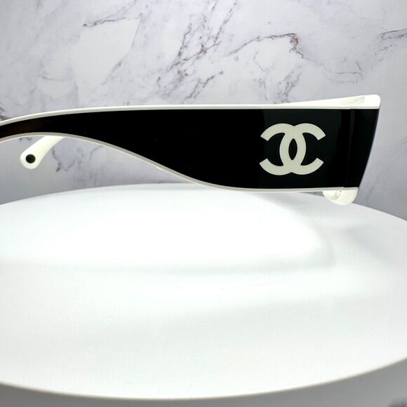 New CHANEL Sunglasses - Picture 15 of 16